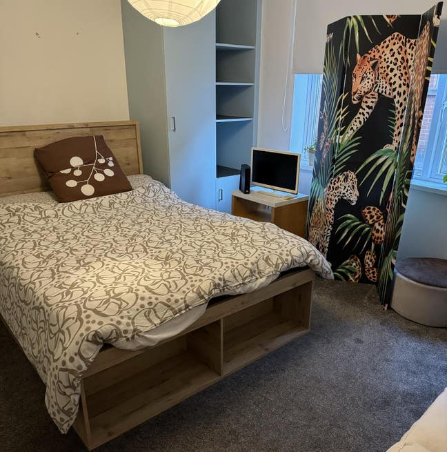 Great room In house with cool people Main Photo