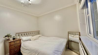 Double bedroom near the Train Station and PRUE  Main Photo
