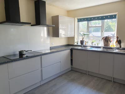 1 large en-suite room in a shared house Main Photo