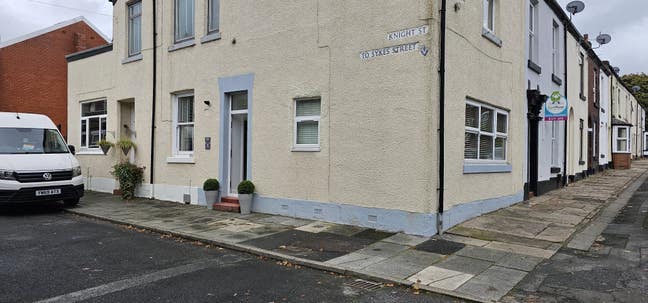 Studio flat  bills included  Main Photo