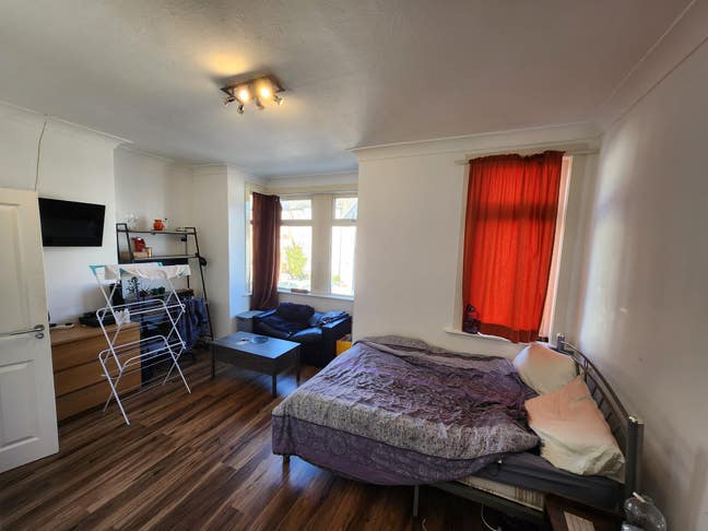 Large Double room with En-suite Main Photo