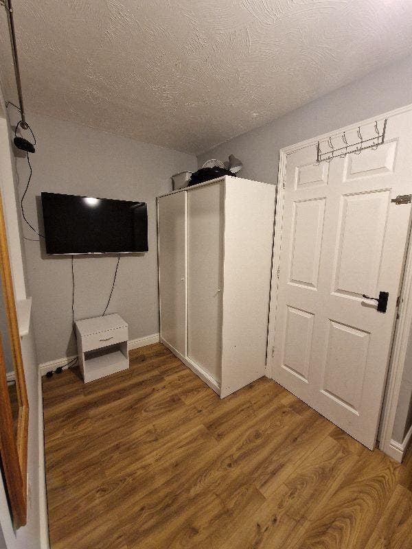 Double Room to Rent.  Only Female Are Welcome  Main Photo