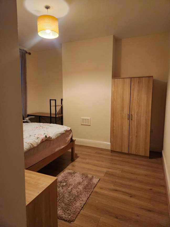 Double room to rent near city centre  Main Photo
