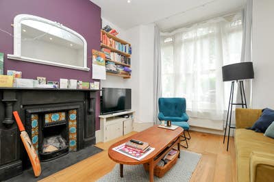 Bright and gorgeous one bed garden flat in N16 Main Photo