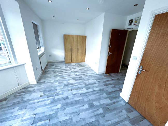 Studio in Seven Kings £1000 Pcm  Main Photo