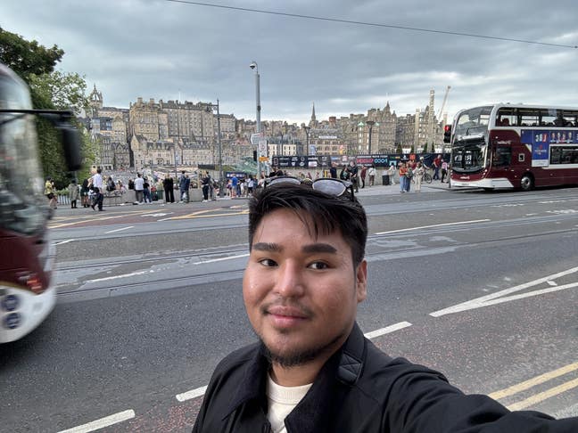 I am a professional male aged 29 and I am loo... Main Photo