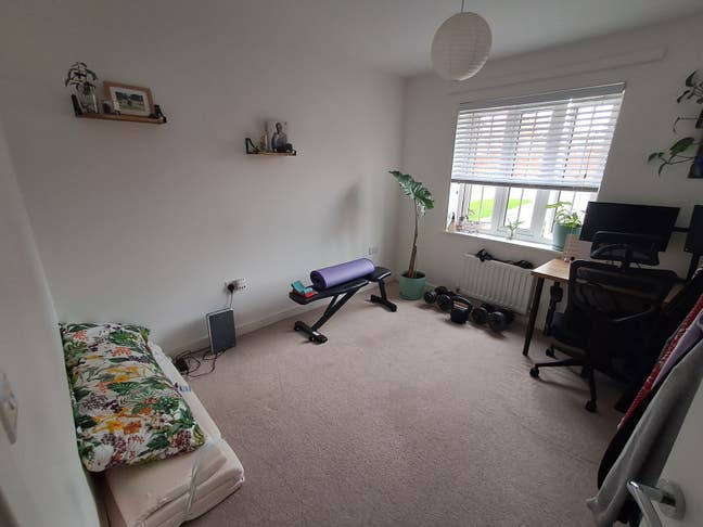 Large Double Room to rent in Cranleigh  Main Photo