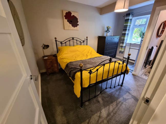 Double & Ensuite in Lovely Village (4 nights/week) Main Photo