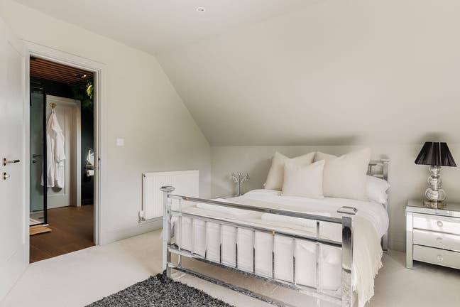 🏠En-suite Room In High Spec House!  Main Photo