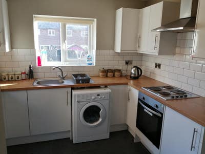 Double En-suite in Professional House Share Main Photo