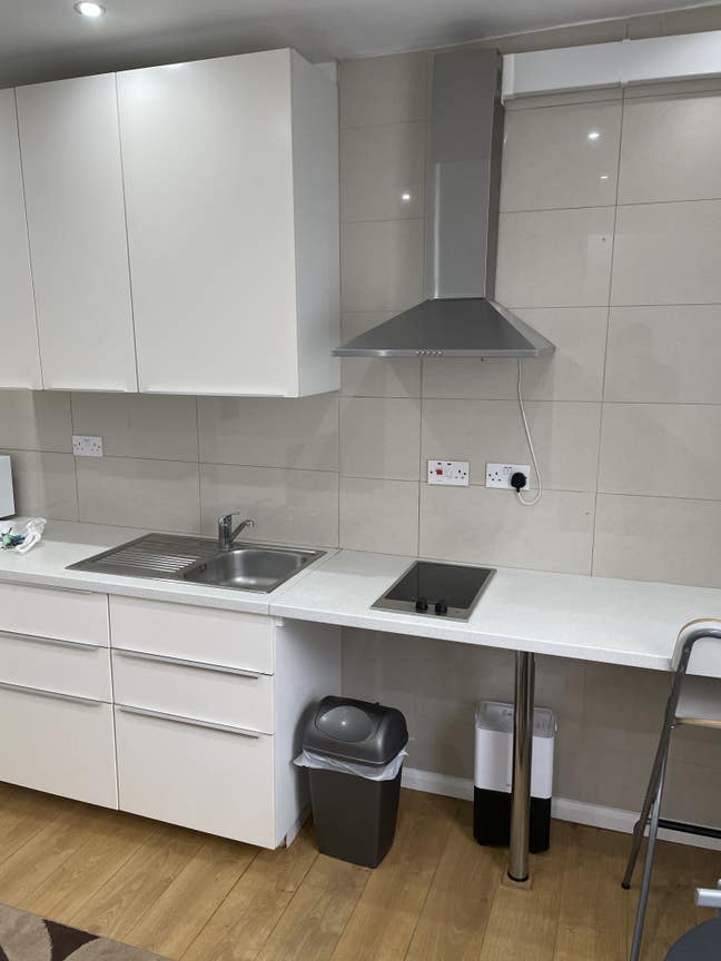 Refurbished and Modernised Studio West Hendon Main Photo