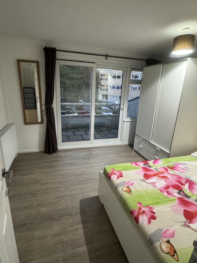 A beautiful double room with balcony access Main Photo