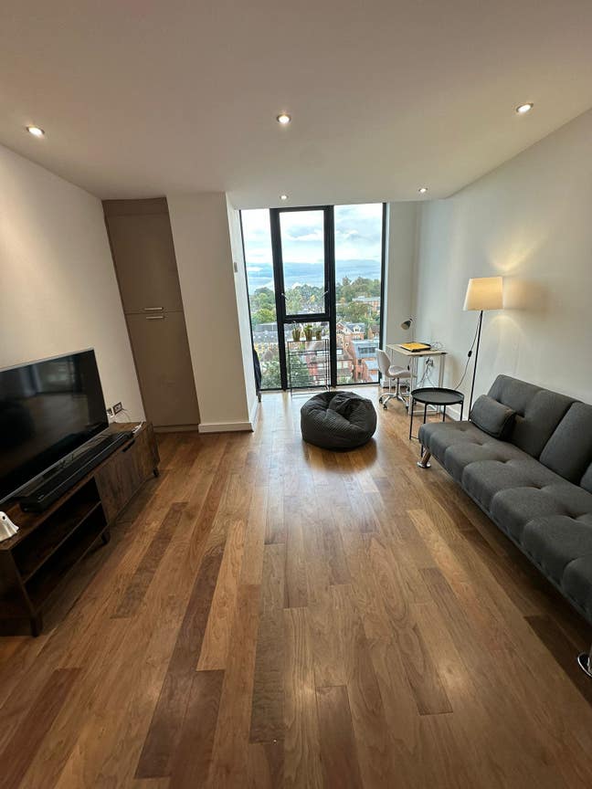 Spacious Master Room in Central Croydon  Main Photo