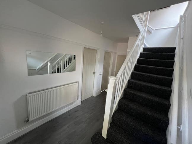 Newly Renovated Modern 4Bedroom Professional House Main Photo