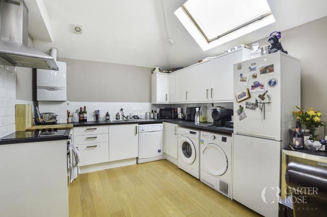 2 bed / 2 bath first floor flat Oakmead Rd Balham Main Photo