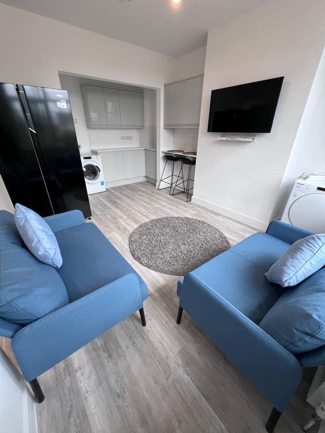 Spacious double bedroom in newly refurbished home Main Photo