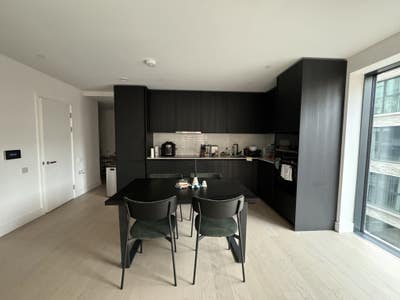 Furnished Ensuite DoubleRoom available 🐘 (Zone 1) Main Photo