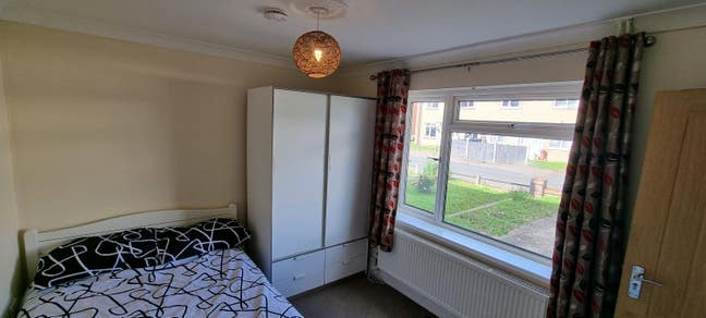 Good Size Double Room with Parking Available Main Photo