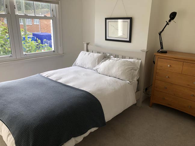 Bright double room in Claygate  Main Photo