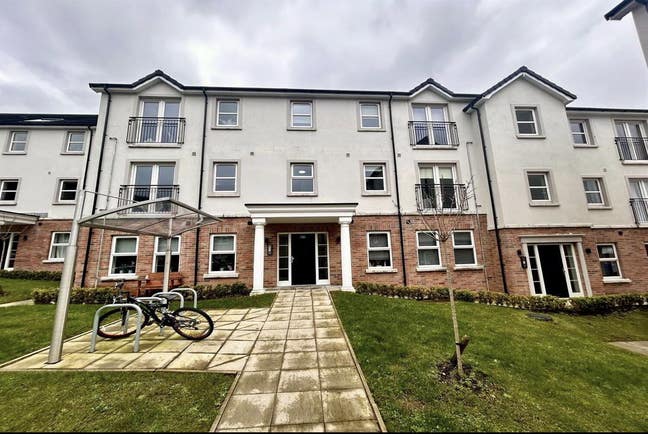 Double Room. Own Bathroom. Parking.  Main Photo
