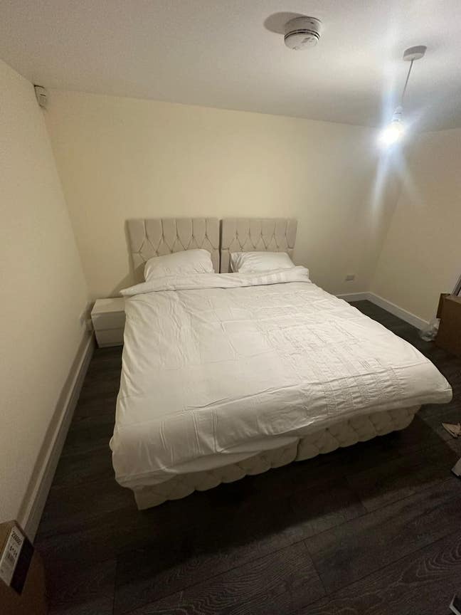 Private en-suite room - ideal location Main Photo