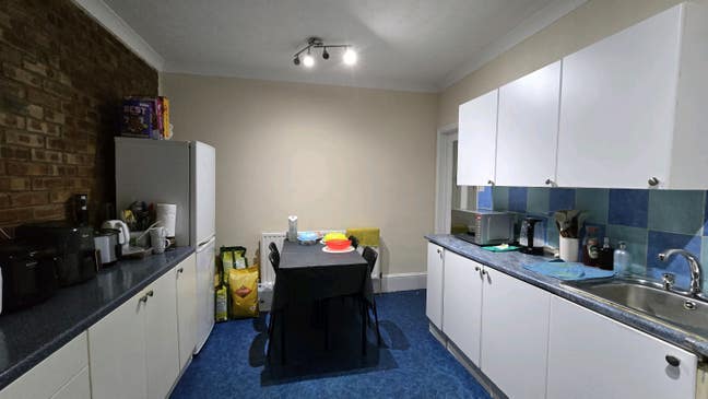 1 Double bed room to let  Main Photo