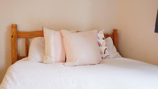 Double Room Near Stratford  Main Photo