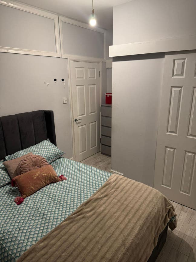 DOUBLE Bedroom En Suite Room available  Main Photo