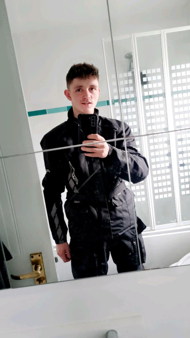 24 y/o full-time professional looking for a s... Main Photo