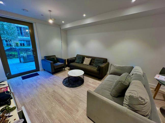 Room to Let in Modern 3-Bedroom Flat in Hayes  Main Photo