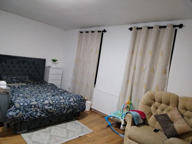 Too much Big Room . 500 square feet around .  Main Photo