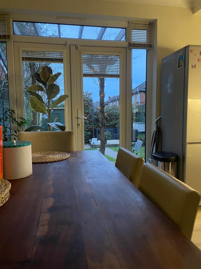 Furnished double room in highly sought area Main Photo