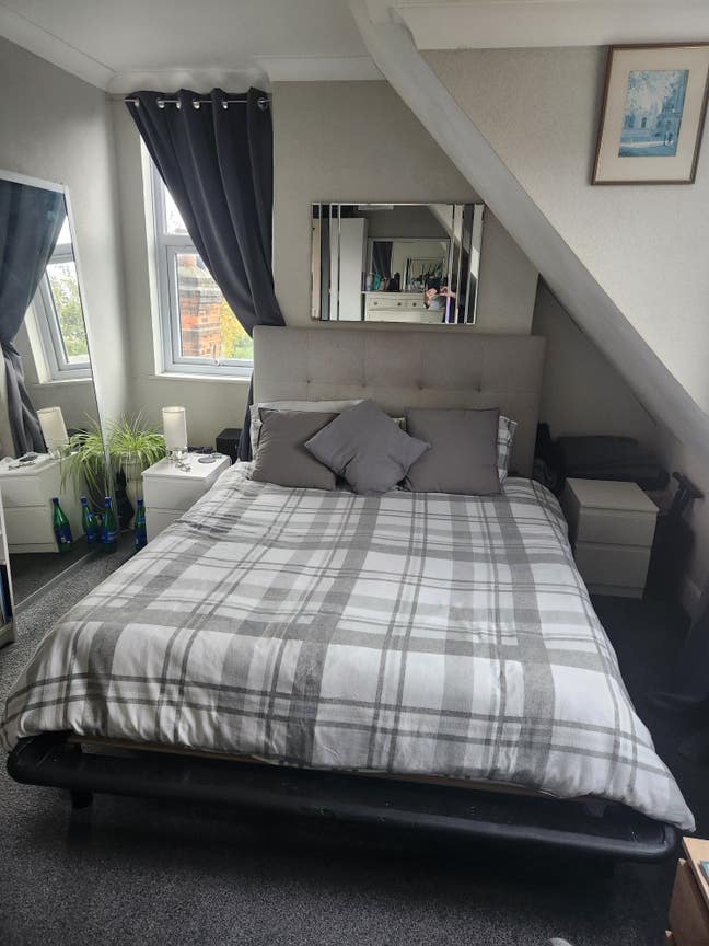 Lovely large double room with sea view near statio Main Photo
