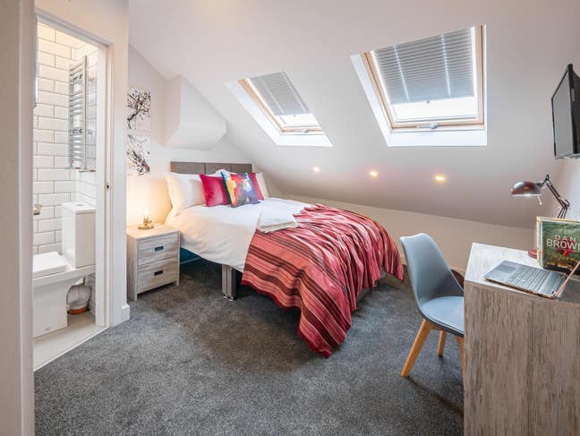 🌟  Chilled, professional house 🏡  Main Photo