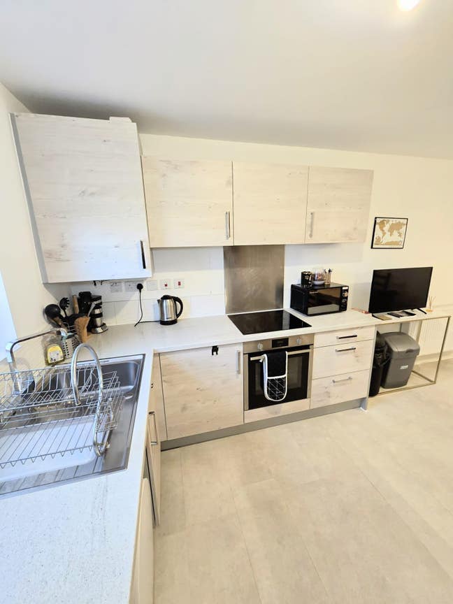 Spacious Double Room - Ideal for Professionals/NHS Main Photo