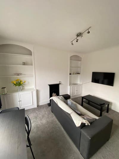 Centrally located Fulham flat Main Photo