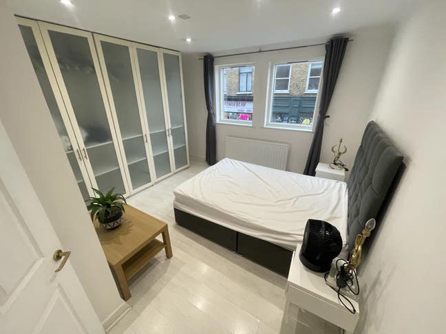 Lovely Large 2 Double Bed Apartment in E1. Main Photo