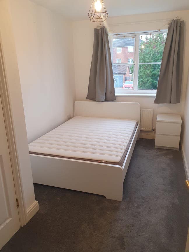 Newly Refurbished Double En-suite Furnished Main Photo