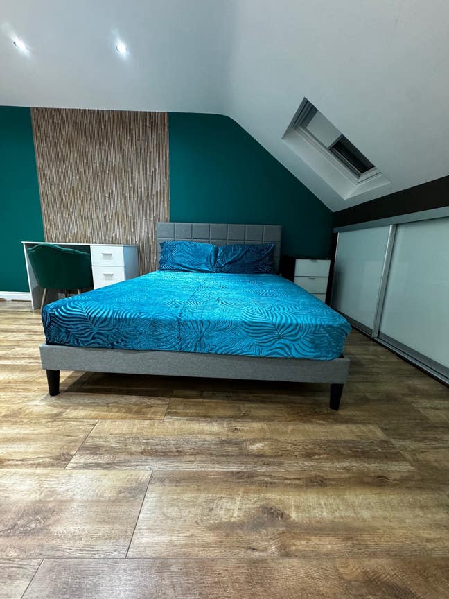 Self contained Studio Loft room Main Photo