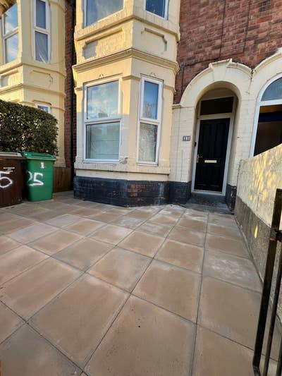 Room Available in 5 Bed Shared Professional House  Main Photo