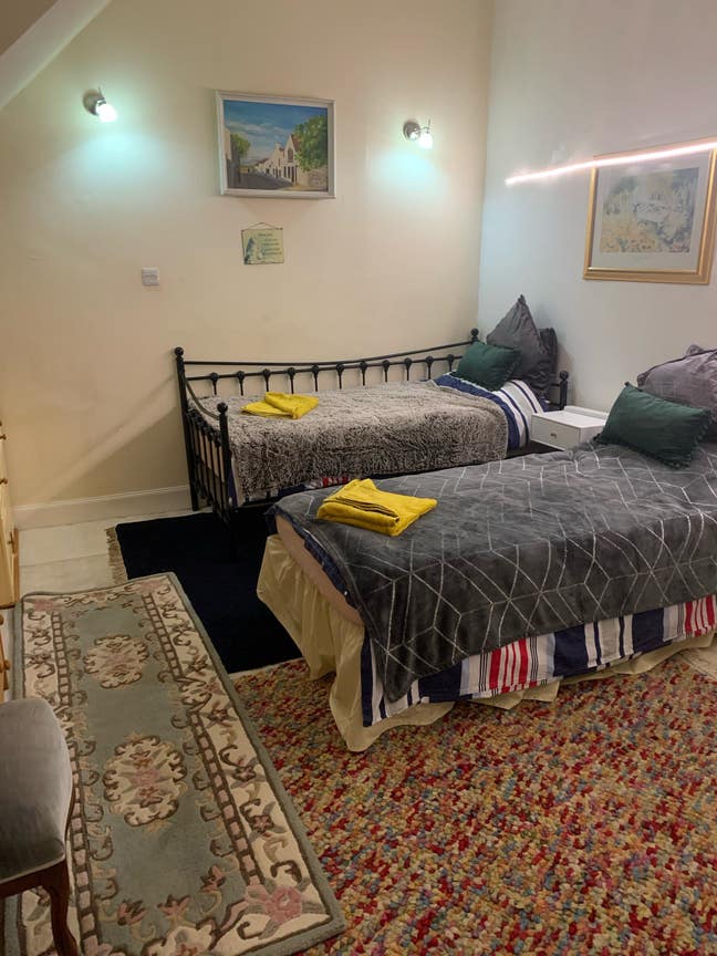 Irvine Town centre spacious room  Main Photo