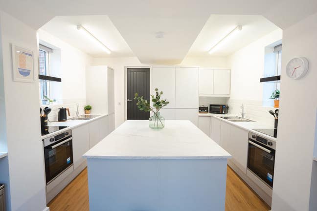  Brand  New  'Hotel  Standard'  HMO  in  IP3 Main Photo