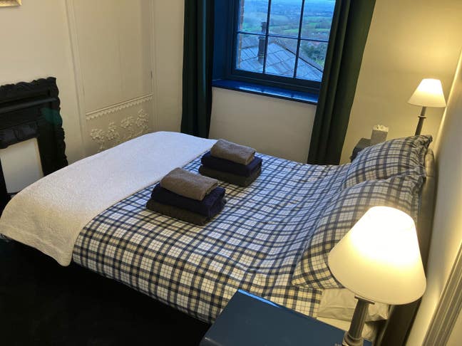 Small double room in centre of Shaftesbury Main Photo