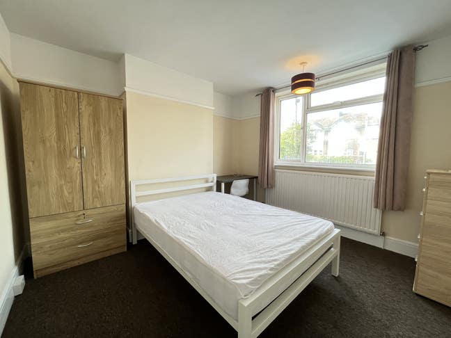 City Centre Location - Large Double Room Available Main Photo