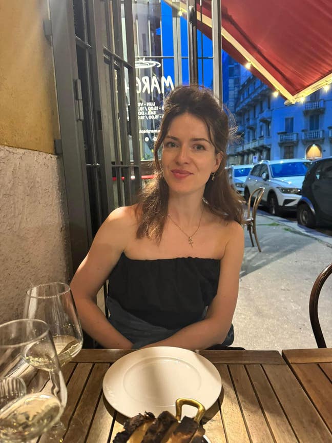 Professional Female seeks a double room.  Main Photo