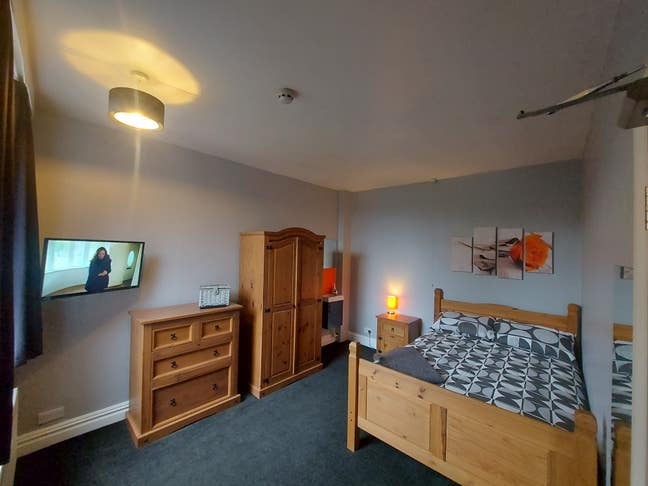 Double room, Great accomodation in town centre Main Photo