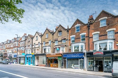 Largio studio in Archway with a separate kitchen Main Photo