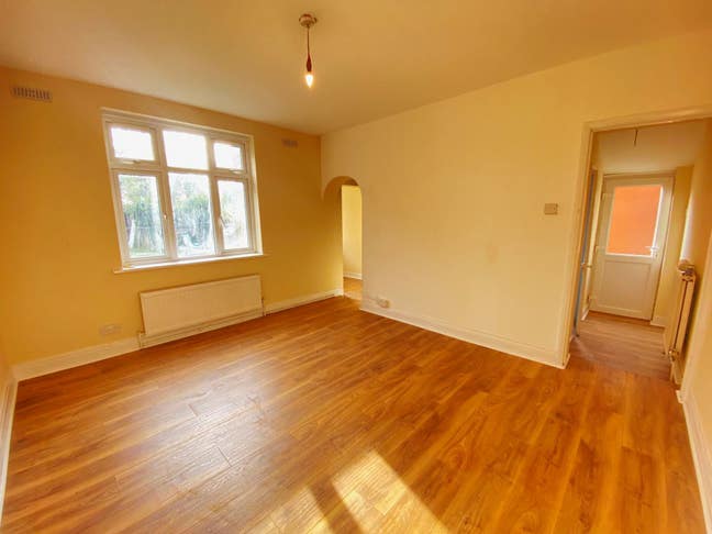 **1Bed Studio Flat** Boston Road** W7 Main Photo