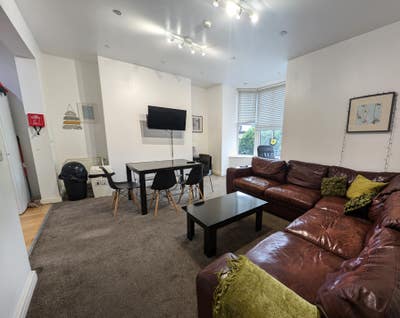 First month FREE! Viewings Tomorrow 14/10 Main Photo