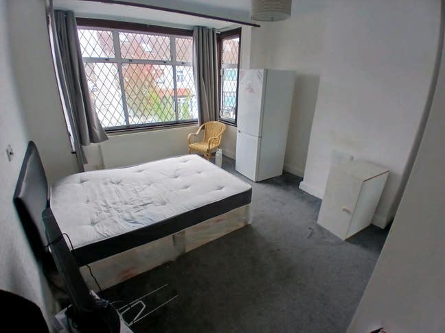 Good Size Room With BILLS INC. In Thorton Heath Main Photo